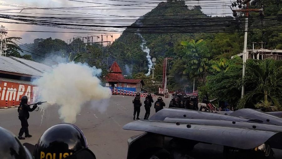 Kerusuhan kembali terjadi di Papua pada Senin (23/9/2019) waktu setempat. Berdasarkan laporan CNN Indonesia, kerusuhan itu terjadi di Wamena dan Jayapura.