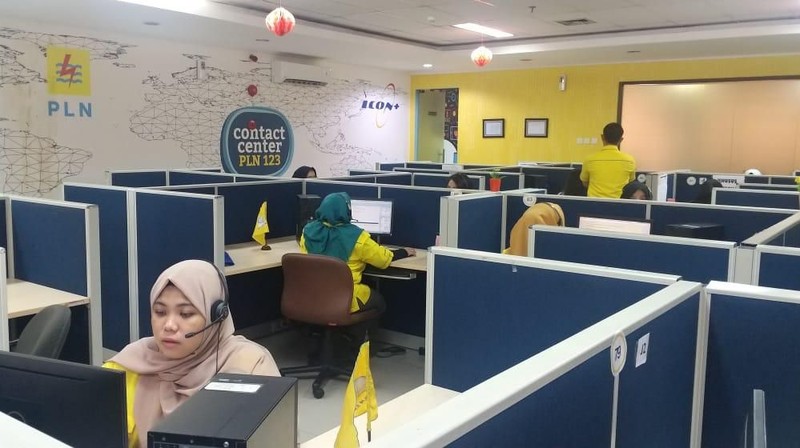 PLN mencatat, layanan customer service mereka di PLN 123 pada hari normal bisa mencapai 36 ribu panggilan telepon, artinya sekitar 4000 panggilan per jam.