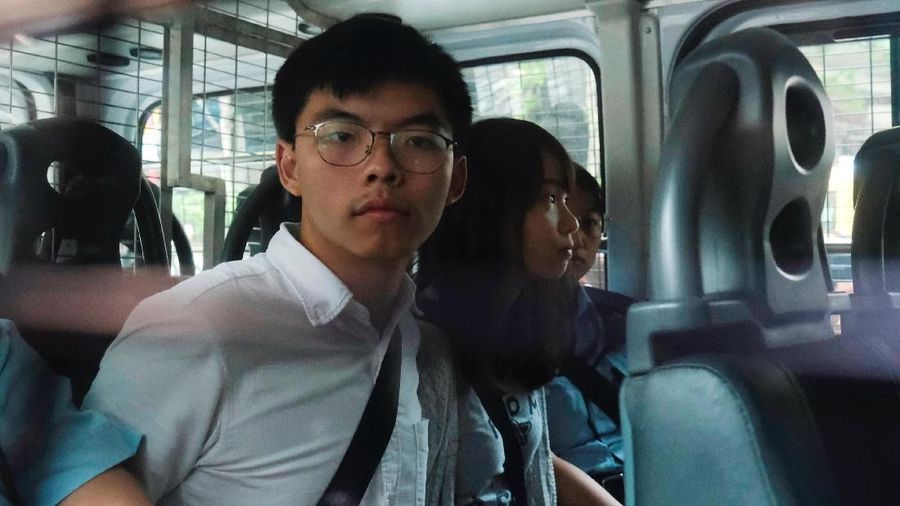 Milenial berusia 22 tahun ini merupakan salah satu pemimpin demonstrasi massa pro demokrasi di Hong Kong yang terjadi selama hampir 3 bulan ini.