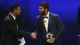 Kiper Liverpool Allison Becker terpilih sebagai kiper terbaik Liga Champions musim 2018/2019. (AP Photo/Daniel Cole)
