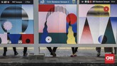 Seiring dengan perkembangan Jakarta menjadi kota metropolitan dunia, lukisan-lukisan ini menambah keindahan kota. (CNN Indonesia/Bisma Septalisma)