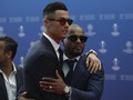 Ronaldo Asyik Baca Buku Saat Messi Jadi Pemain Terbaik Dunia