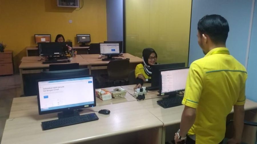 PLN mencatat, layanan customer service mereka di PLN 123 pada hari normal bisa mencapai 36 ribu panggilan telepon, artinya sekitar 4000 panggilan per jam.