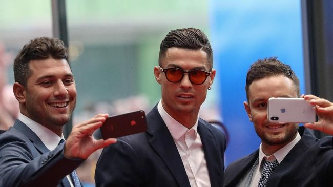 Neymar Disarankan Tiru Gaya Ronaldo