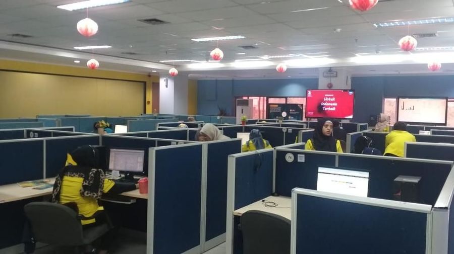 PLN mencatat, layanan customer service mereka di PLN 123 pada hari normal bisa mencapai 36 ribu panggilan telepon, artinya sekitar 4000 panggilan per jam.