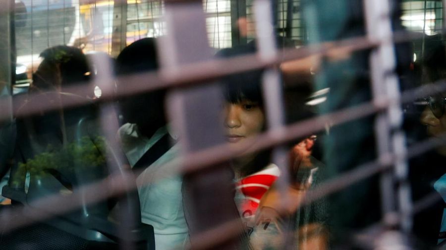 Milenial berusia 22 tahun ini merupakan salah satu pemimpin demonstrasi massa pro demokrasi di Hong Kong yang terjadi selama hampir 3 bulan ini.