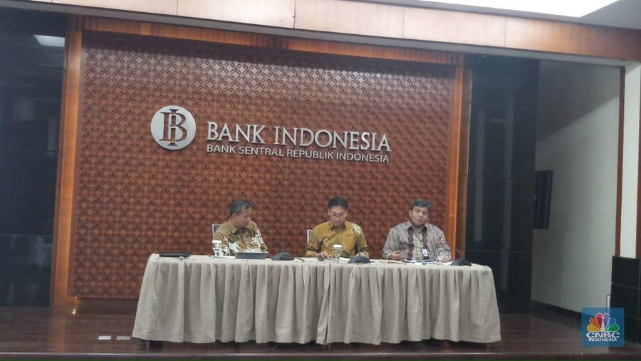 BI akan menurunkan biaya layanan transfer dana melalui SKNBI yang saat ini sebesar Rp 5.000/transfer.