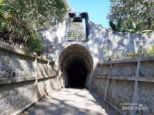Menelusuri Kecantikan Goa Lowo Trenggalek