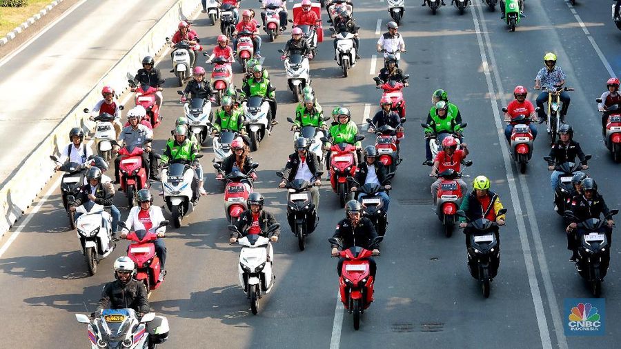 Kehadiran kendaraan yang ramah lingkungan ini sebagai solusi untuk mengurangi polusi udara di kota-kota besar seperti Jakarta