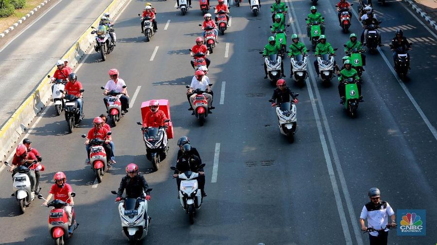 Kehadiran kendaraan yang ramah lingkungan ini sebagai solusi untuk mengurangi polusi udara di kota-kota besar seperti Jakarta