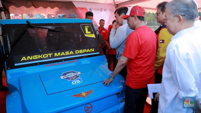 Kehadiran kendaraan yang ramah lingkungan ini sebagai solusi untuk mengurangi polusi udara di kota-kota besar seperti Jakarta