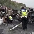 Petugas Gabungan Olah TKP Kecelakaan Maut Tol Cipularang