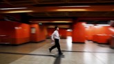 Sekelompok pedemo bahkan dilaporkan merusak sejumlah fasilitas seperti pintu masuk dan mesin tiket di stasiun Tung Chung. (REUTERS/Anushree Fadnavis)
