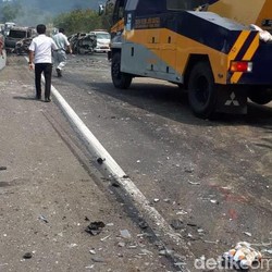 Kok Bisa Ya Truk 'Obesitas' Lolos Masuk Tol?