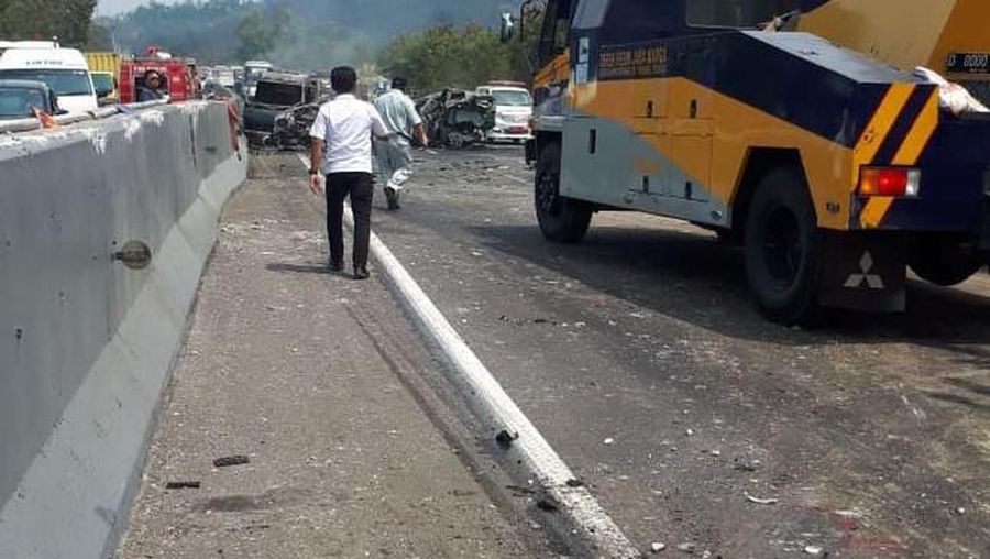 Peristiwa kecelakaan beruntun terjadi di Tol Cikampek-Purwakarta-Padalarang KM 91+400, Plered, Kabupaten Purwakarta, Jawa Barat, Senin (2/9/2019).