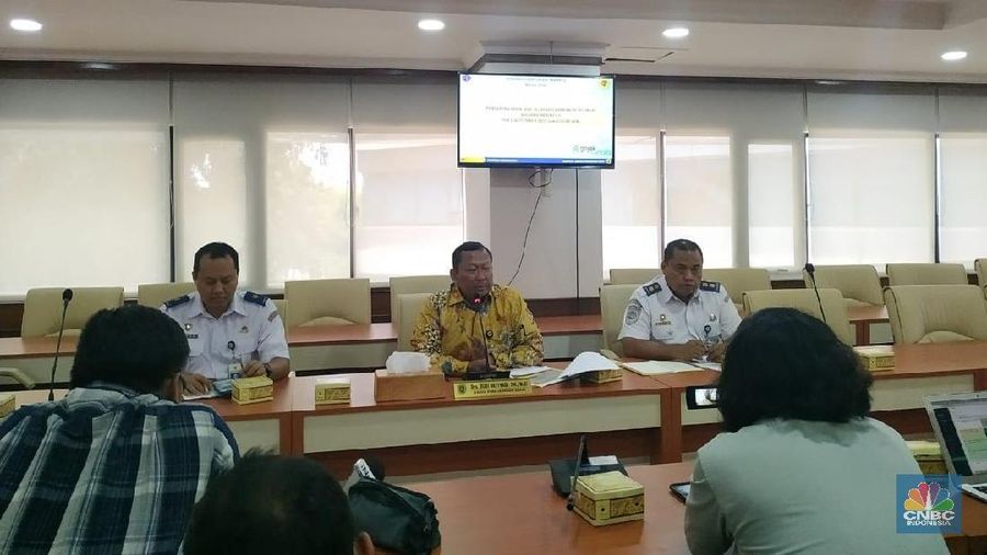 Kemenhub memberikan tanggapan soal pernyataan bos taksi Malaysia, Shamsubahrin Ismail yang salahkan pemerintah RI biarkan ojol Gojek beroperasi di Indonesia.