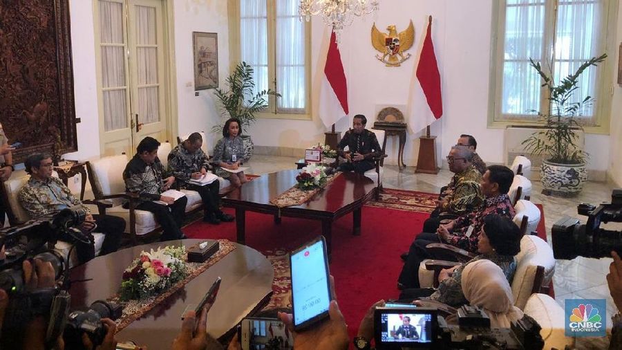 Jokowi menerima kedatangan Panitia Seleksi Calon Pimpinan Komisi Pemberantasan Korupsi di Istana Merdeka, Jakarta, Senin (2/9/2019).