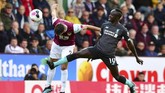Liverpool menghajar tuan rumah Burnley 3-0, Sabtu (31/9). Sadio Mane cetak satu gol. (Anthony Devlin/PA via AP)