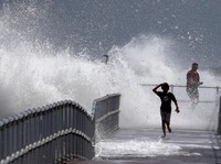 Warga Pantai Timur AS, Bersiap Hadapi Serangan Badai Dorian