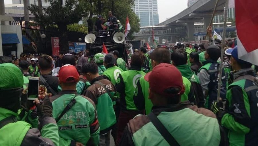Sejumlah driver ojek online (ojol) melakukan demonstrasi di depan Kedubes Malaysia siang ini (3/9/2019) karena pernyataan Bos Taksi Malaysi Shamsubahrin Ismail