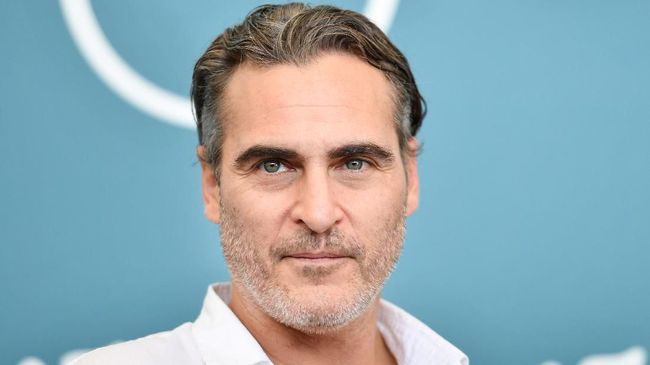 Joaquin Phoenix Produksi Film soal Perasaan Seekor Babi