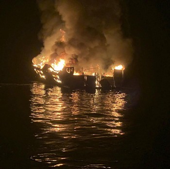 Kapal Komersial di AS Terbakar, 25 Orang Tewas