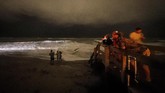 Warga Florida, Amerika Serikat tengah bersiap menghadapi Badai Dorian yang diperkirakan berkekuatan kategori 4. (AP Photo/Gerald Herbert)