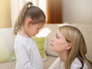 Viral Parenting VOC di TikTok, Apa Dampaknya pada Anak?