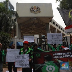 Driver Gojek Demo & Rencana Bos Taksi Malaysia ke Jakarta