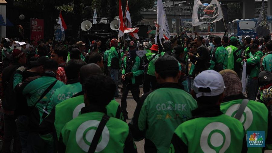Bos Taksi Malaysia, Shamsubahrin Ismail angkat suara mengenai driver Gojek demo di Kedutaan Besar (Kedubes) Malaysia sebagai bentuk protes atas pernyataannya.