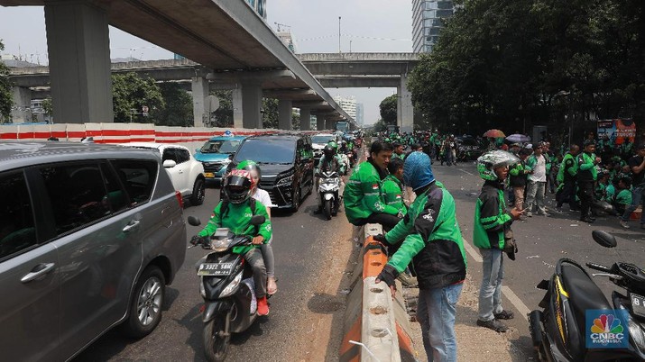 Demo Ojek Online di Kedutaan Besar Malaysia di Jakarta (CNBC Indonesia/Muhammad Sabki)