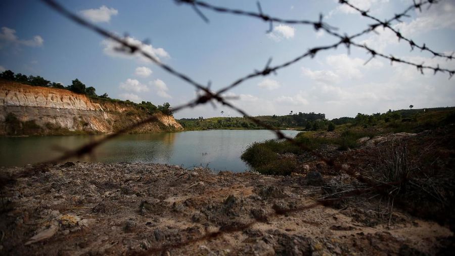 Pemerintah berniat menyetop ekspor raw material batu bara. Pelaku menilai kepentingan negara lain harus diperhatikan RI.