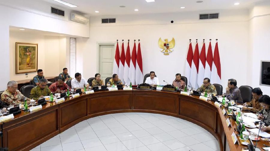 Jokowi menagih gagasan konkret dari jajaran menteri Kabinet Kerja atas upaya pemerintah membuat eksosistem usaha yang ramah terhadap investasi