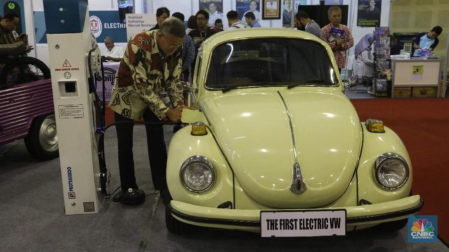 Mobil klasik ini tidak dijual, namun pemilik mengaku jika ada yang berminat dengan mobil kodok ini, ia akan melepasnya seharga Rp 900 juta.
