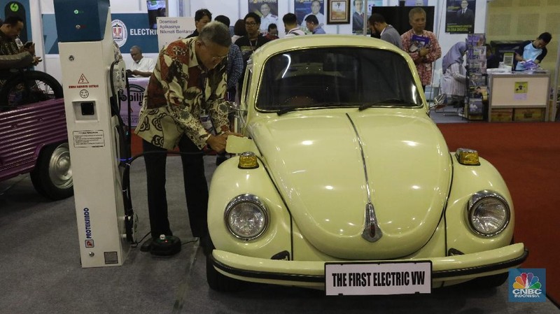 Mobil klasik ini tidak dijual, namun pemilik mengaku jika ada yang berminat dengan mobil kodok ini, ia akan melepasnya seharga Rp 900 juta.