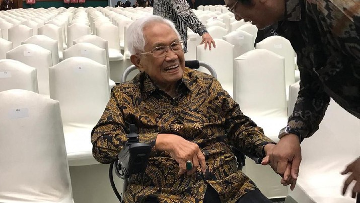 Mantan Menteri Pertambangan dan Energi, Subroto (CNBC Indonesia/Anastasia Arvirianty) Mantan Menteri Pertambangan dan Energi, Subroto (CNBC Indonesia/Anastasia Arvirianty)