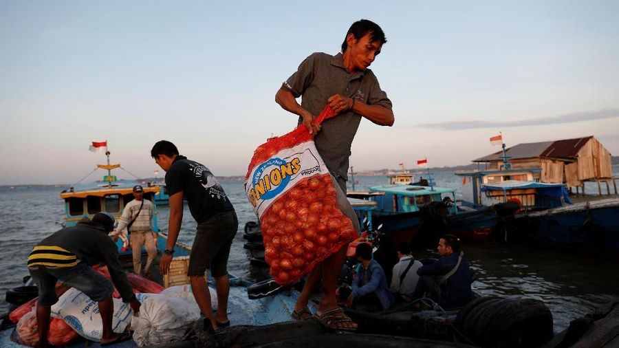 Harga bawang melonjak.