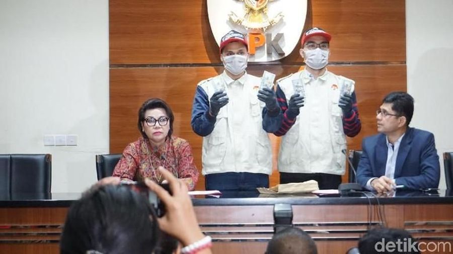 Komisi Pemberantasan Korupsi (KPK) telah menetapkan tiga orang tersangka dalam kasus dugaan suap terkait distribusi gula.