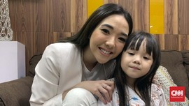 Gisell Tak Ikut Gading dan Gempi Tonton Honne