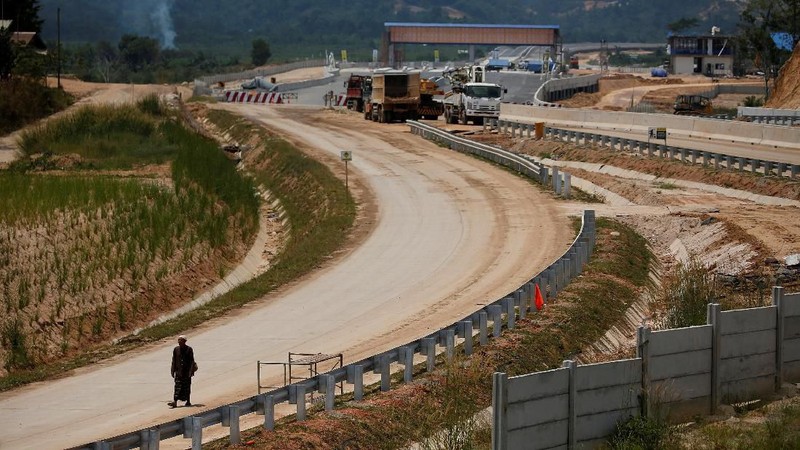 Jalan tol pertama di daerah calon Ibu Kota Negara baru yaitu tol Balikpapan - Samarinda dipastikan bisa beroperasi secara fungsional pada akhir Oktober 2019.