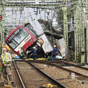 Kereta 'Maut' di Jepang Tergelincir, Satu Orang Tewas