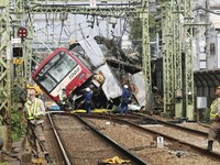 Kereta 'Maut' di Jepang Tergelincir, Satu Orang Tewas