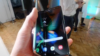 Video: HP Lipat Ada di Mana-Mana, Kok Masih Mahal?