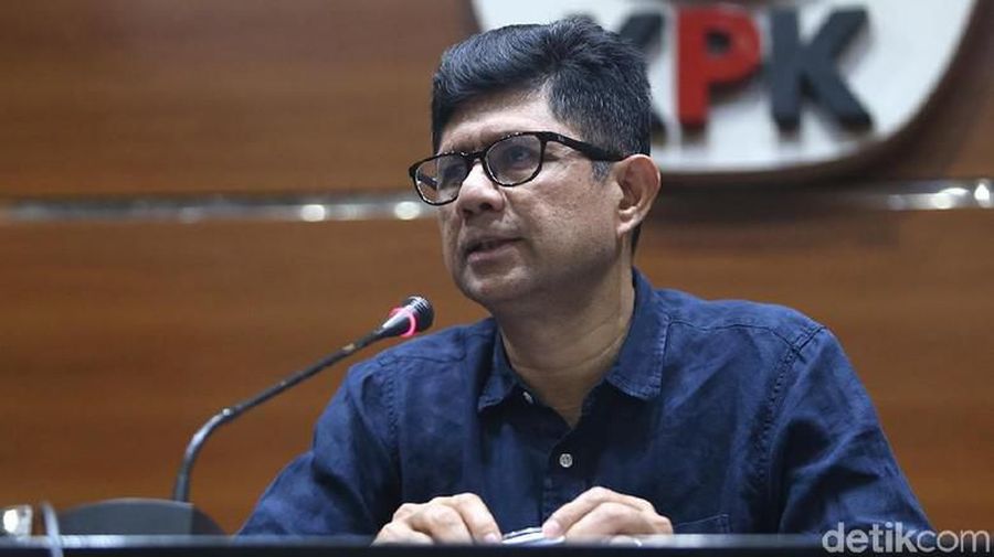 Kepada wartawan, Wakil Ketua KPK Laode Muhammad Syarif mengkritik kesepakatan tersebut.