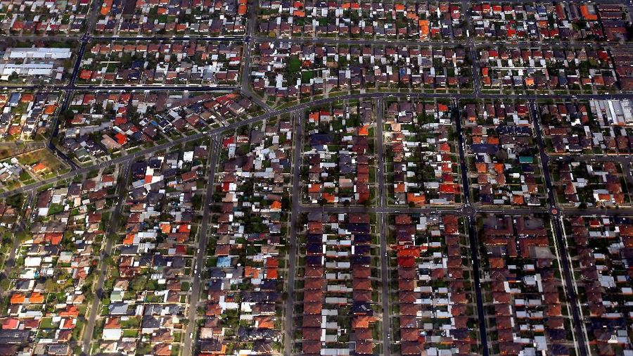 FILE PHOTO: An aerial view of houses located in Sydney's eastern suburbs, Australia, June 5, 2014. REUTERS/David Gray/File Photo