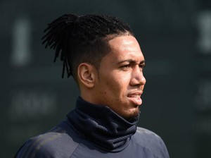 Debut Chris Smalling di Arab: Cetak Gol Bunuh Diri, Dapat Kartu Merah