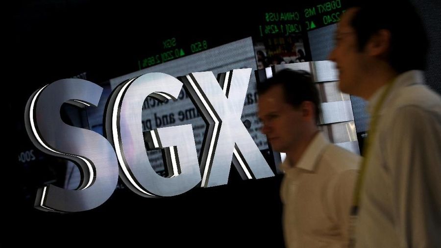 Indeks Straits Times (STI) dibuka naik tipis 0,09% menjadi 3.182,59 indeks poin. Namun, tak lama setelahnya STI berbalik arah dan mencatatkan pelemahan.