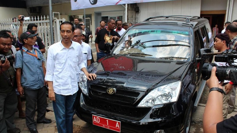 Nama Esemka jadi lebih naik lagi ketika Joko Widodo yang kala itu masih menjadi Walikota Solo pada 2011. Sampai saat ini nama Esemka melekat dengan Jokowi.