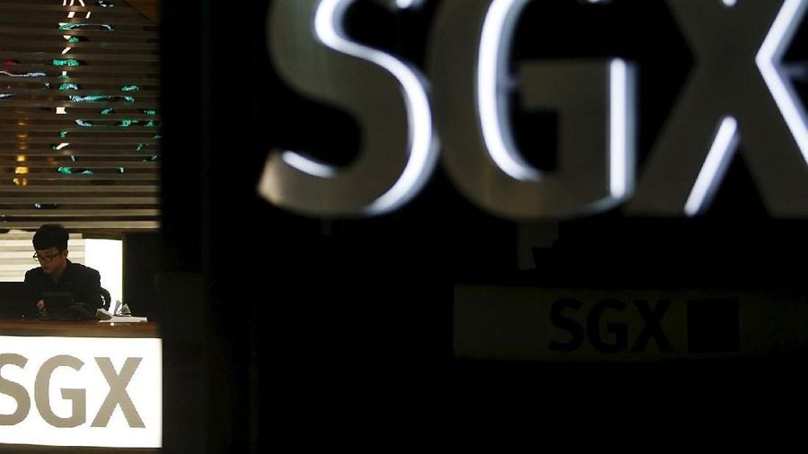 Indeks Straits Times dibuka naik tipis 0,09% ke level 3.128,86 poin dan tak lama berselang justru terperosok dan masuk ke zona merah