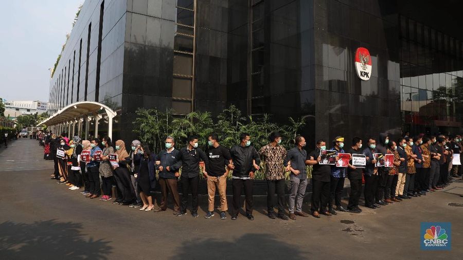Gelombang penolakan terhadap revisi UU Nomor 30 Tahun 2002 tentang Komisi Pemberantasan Korupsi terus mengalir.